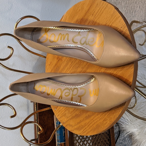 Pointed Toe Pumps - Picture 10 of 12